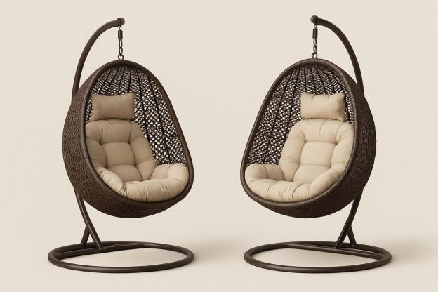 Hengestol i metall og kunstrotting med beige puter