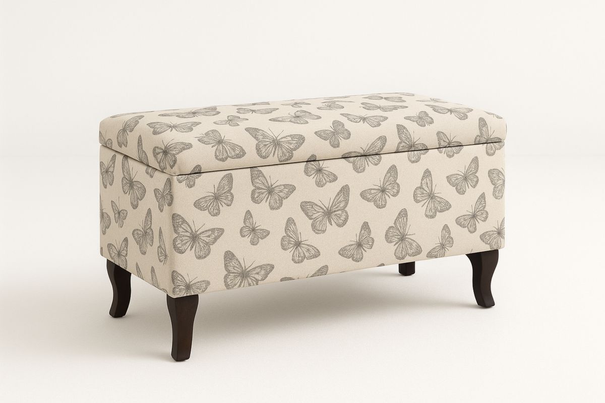 Oppbevaringsbenk med sommerfuglmotiv stoff og trebein krem