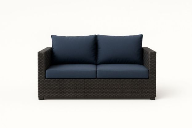 2-seter sofa i rotting mørkebrun med polyester puter blå