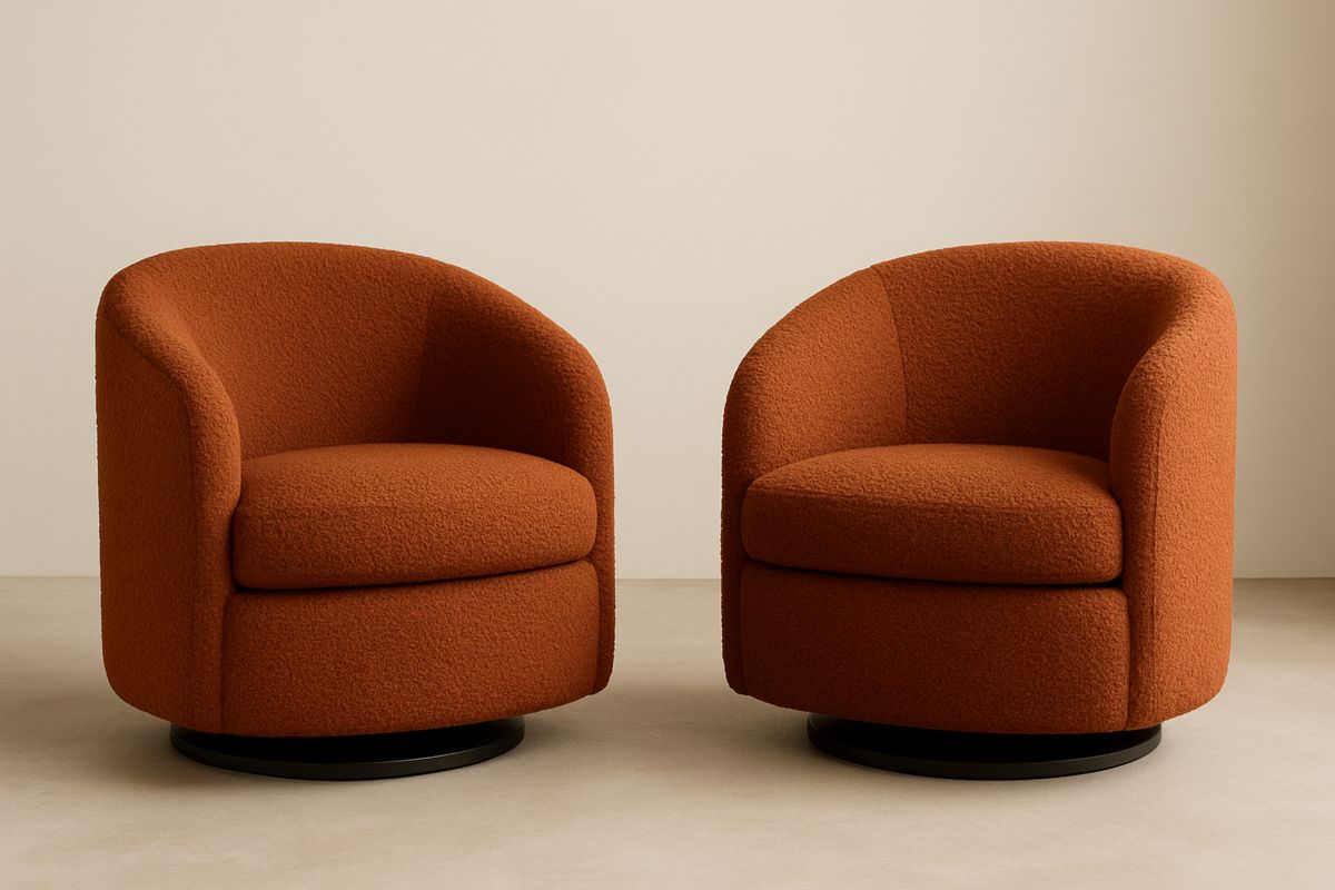 Sett med to roterbare oransje bouclé lenestoler