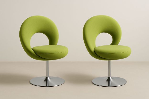 To stoler i grønn stoff og krom