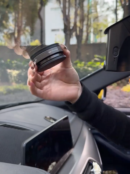 Vacuum adsorption strong magnetic mobile phone holder