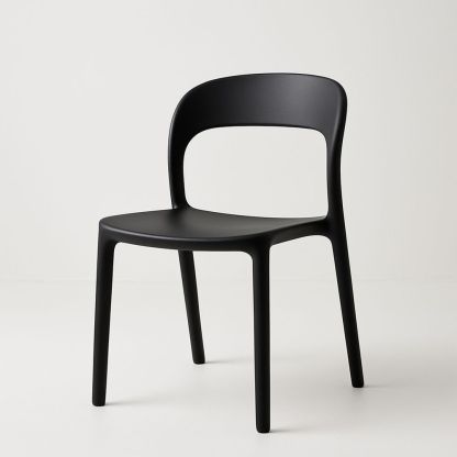 Spisestol i svart polypropylen-havremoderne