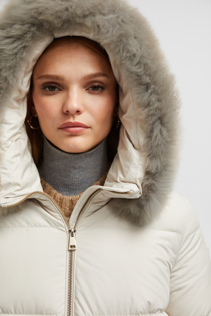 Laichefur Hooded Short Down Jacket