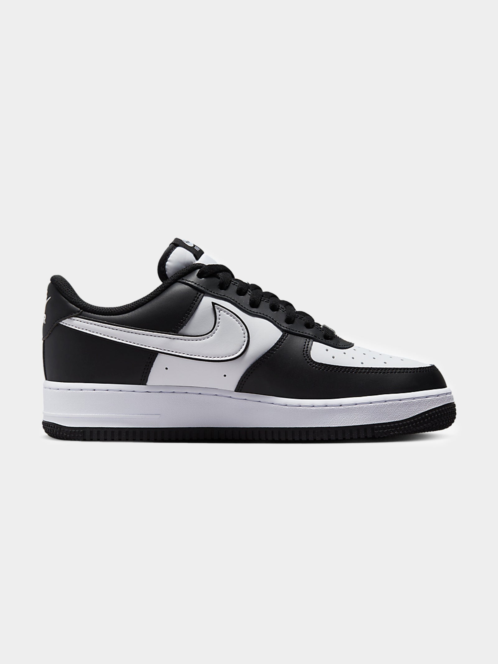 Mens Air Force 1 '07 Sneakers