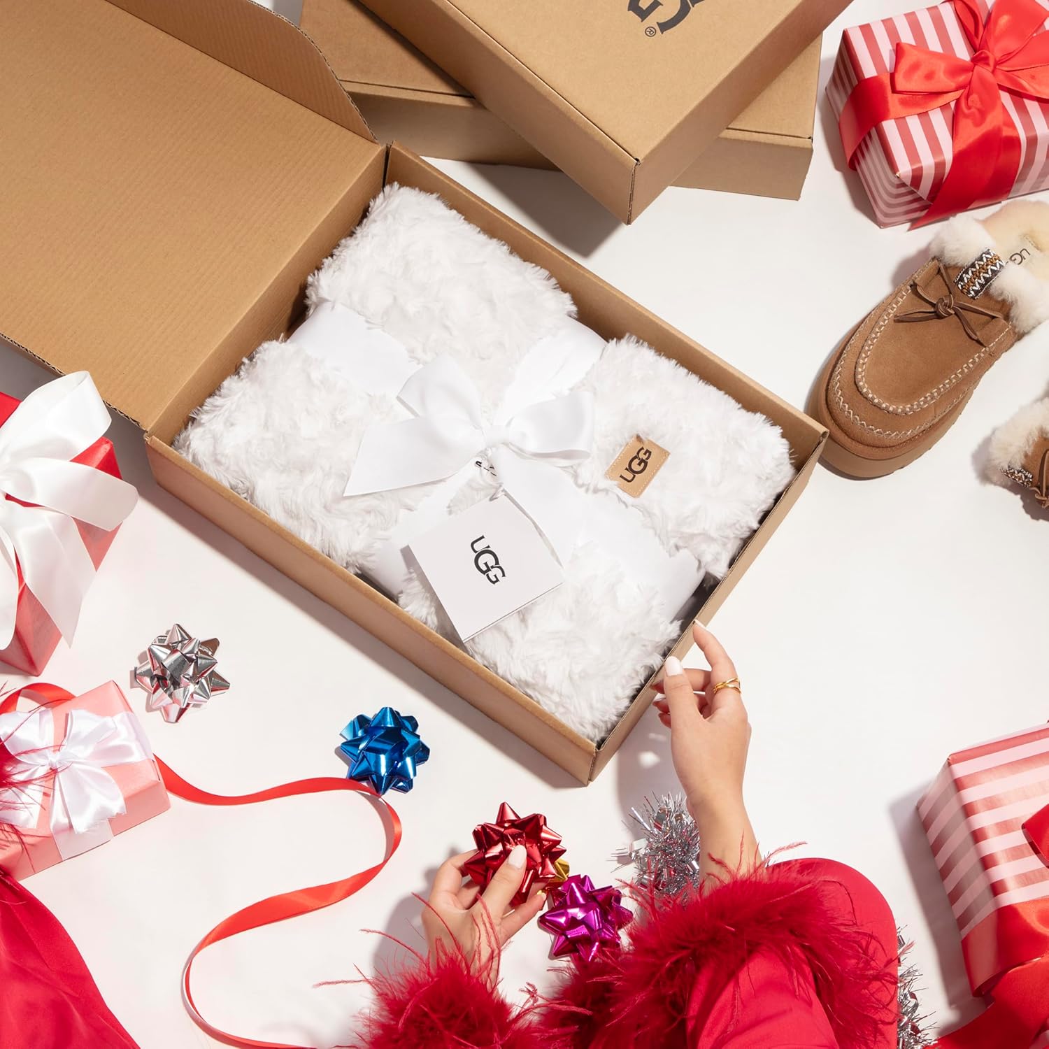 UGG Adalee Faux Fur Throw Blanket Luxury Lightweight Cozy Soft Throw for Couch Bed or Chair Hypoallergenic Machine Washable Double-Sided Fluffy Blanket Home Decor, 50-inch x 70-inch, Seal Grey