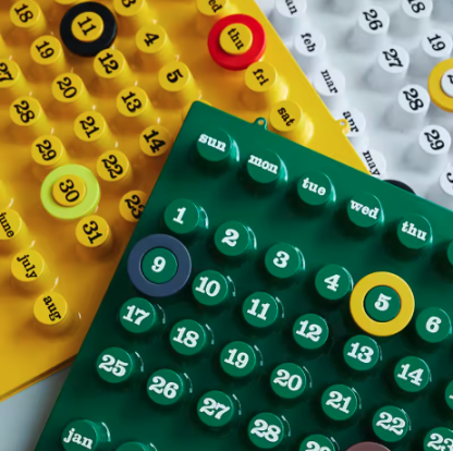 Urbanista® Creative RingAdate Retro Calendar