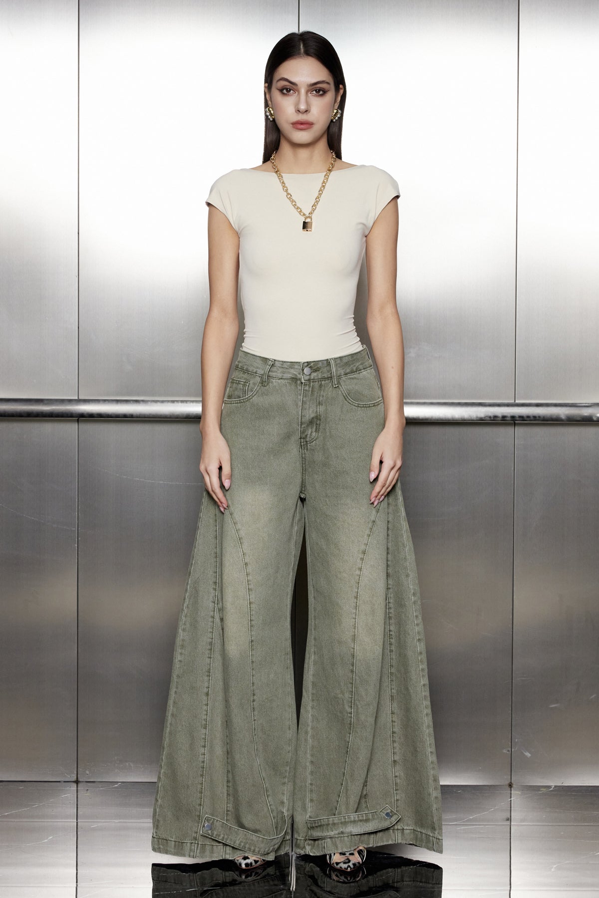 Akello Deconstruct Barrel Jeans