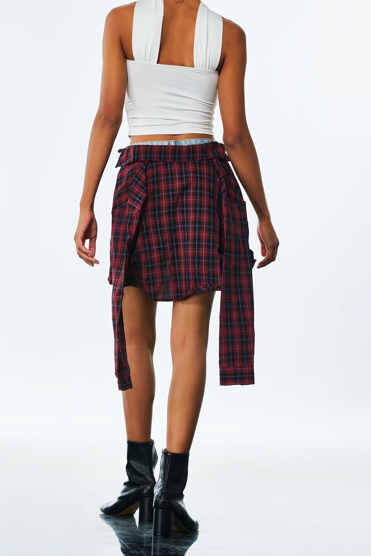 Amand Deconstruct Grid Short Jeans In Red