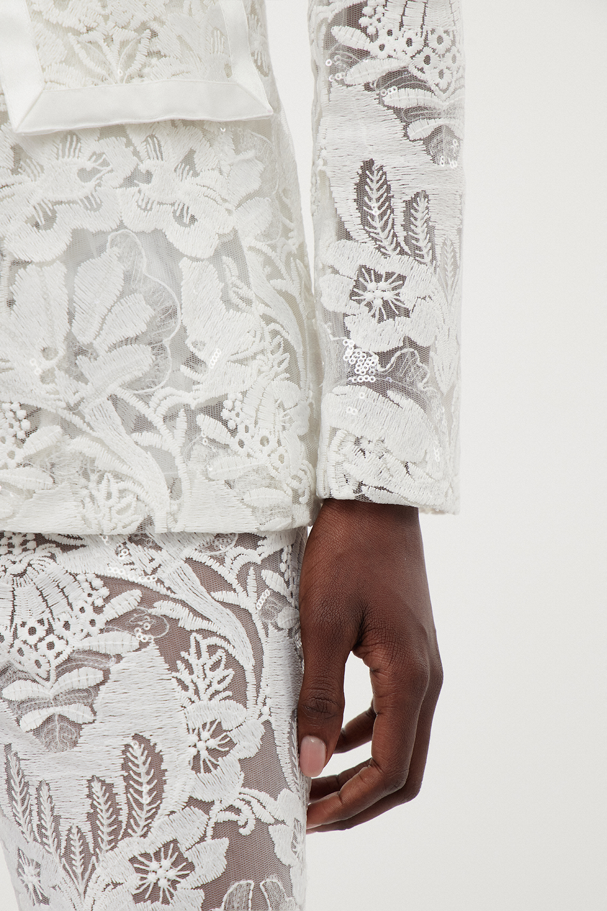 Djehutimose Embroidered Sequin Floral Pants Set In White