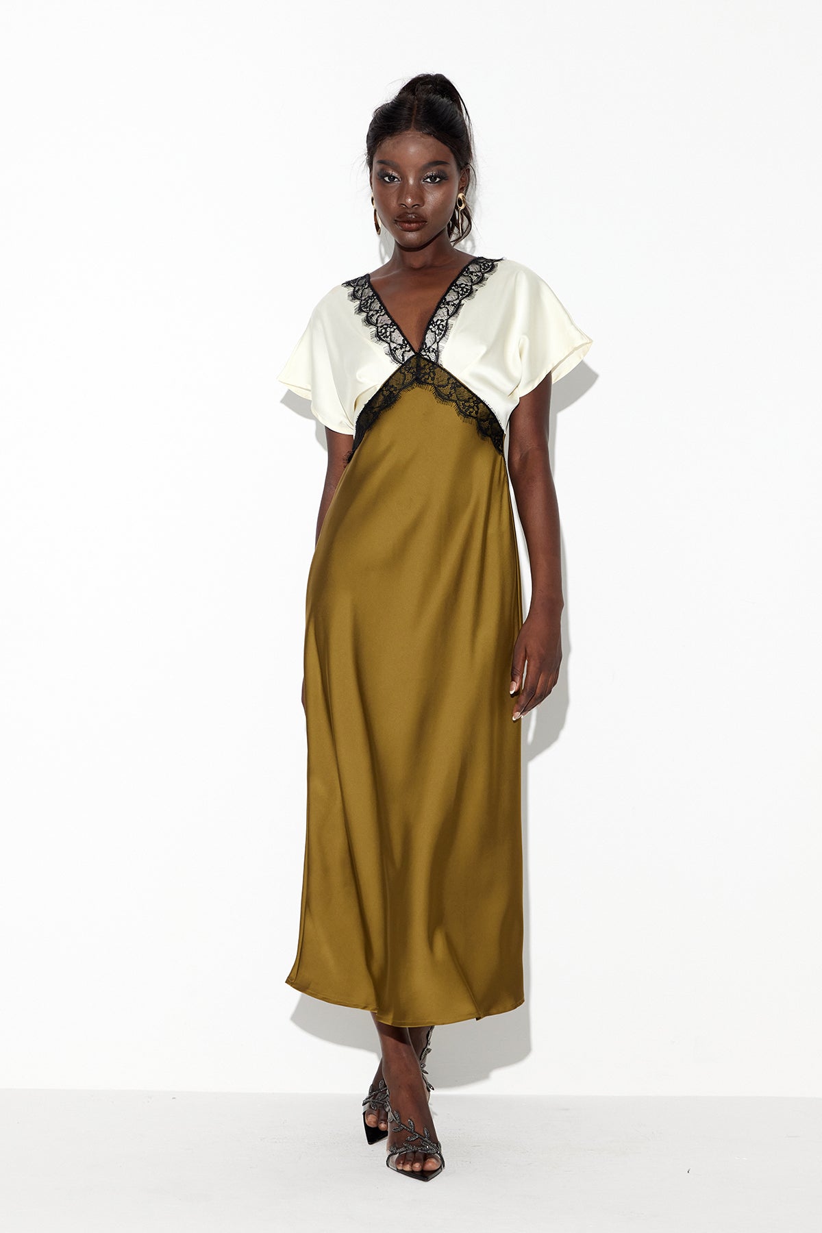 Ealdberht Lace V Neck Maxi Dress