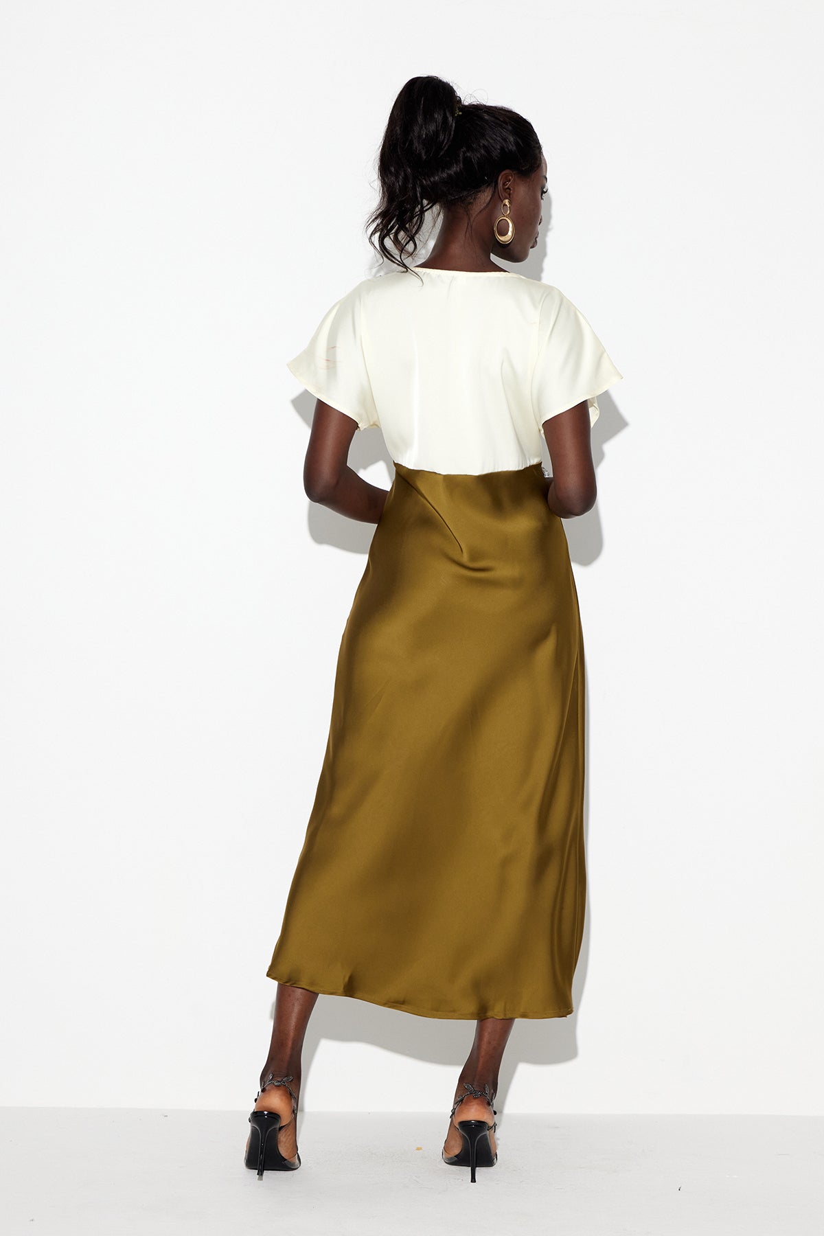 Ealdberht Lace V Neck Maxi Dress