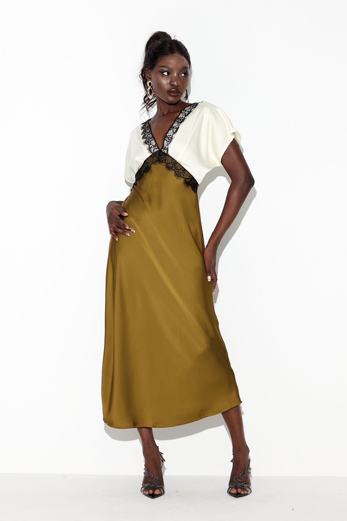 Ealdberht Lace V Neck Maxi Dress