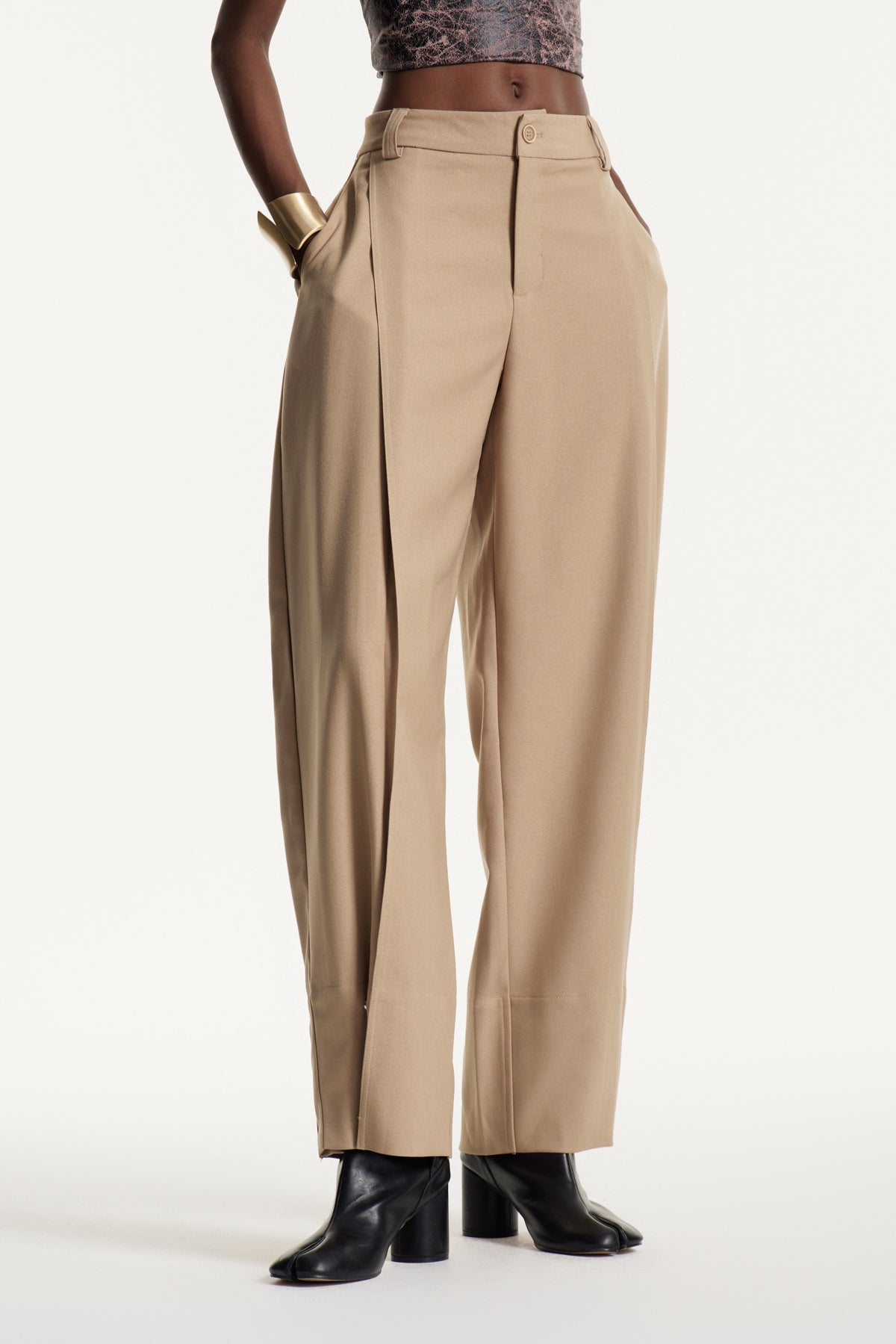 Edward Deconstruct Baggy Pants