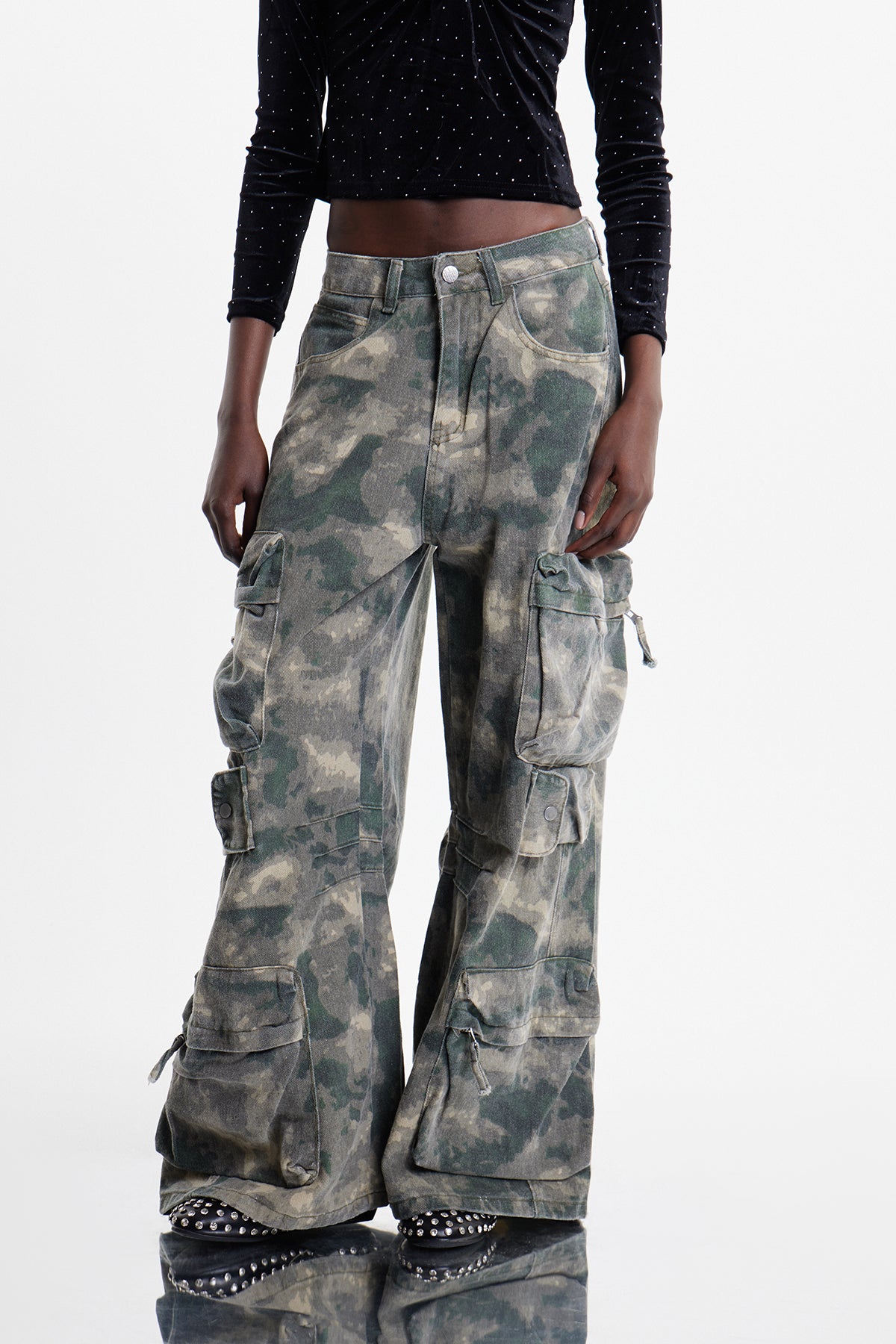 Elay Camouflage Print Cargo Jeans