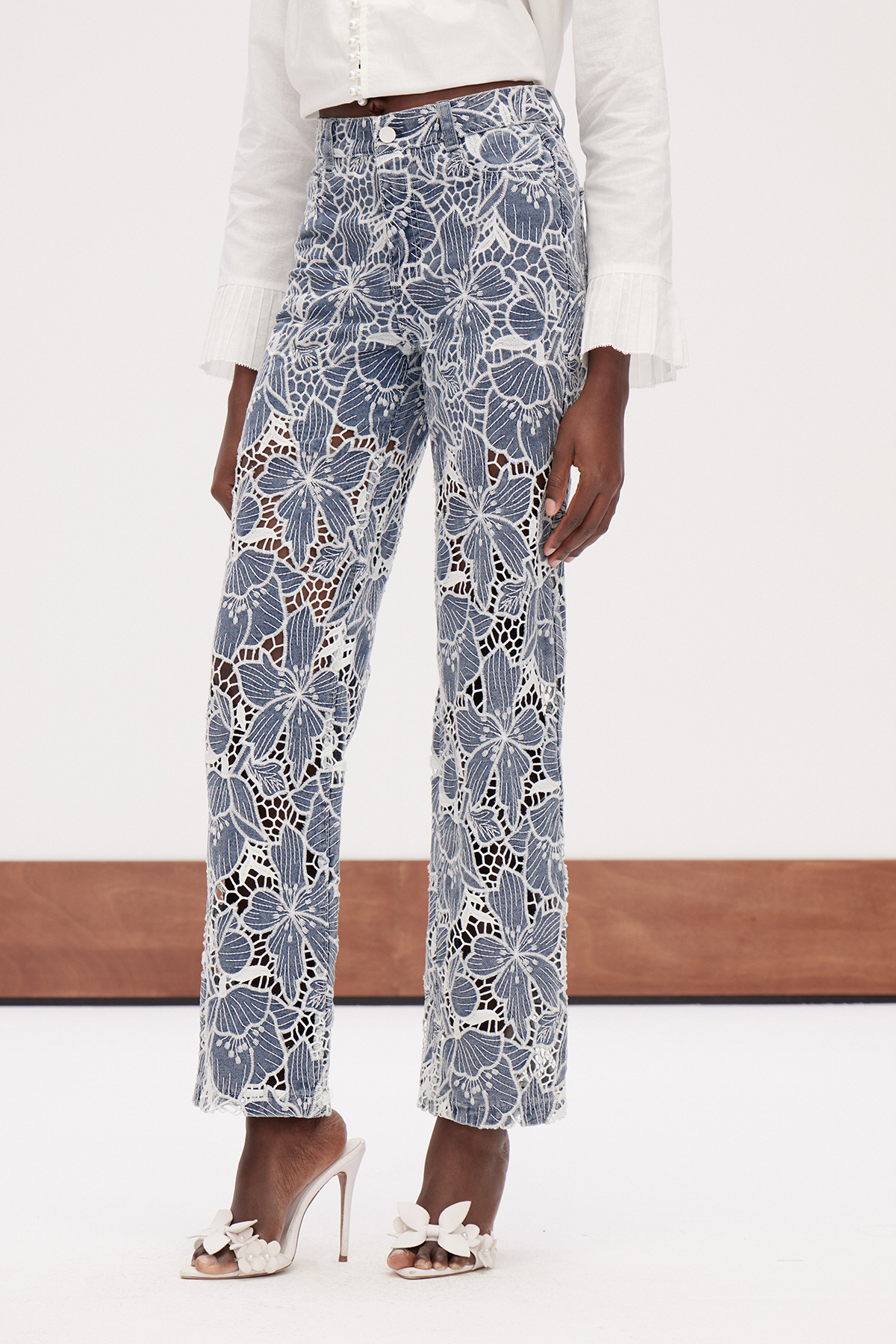 Erjona Flower Cutout Jeans