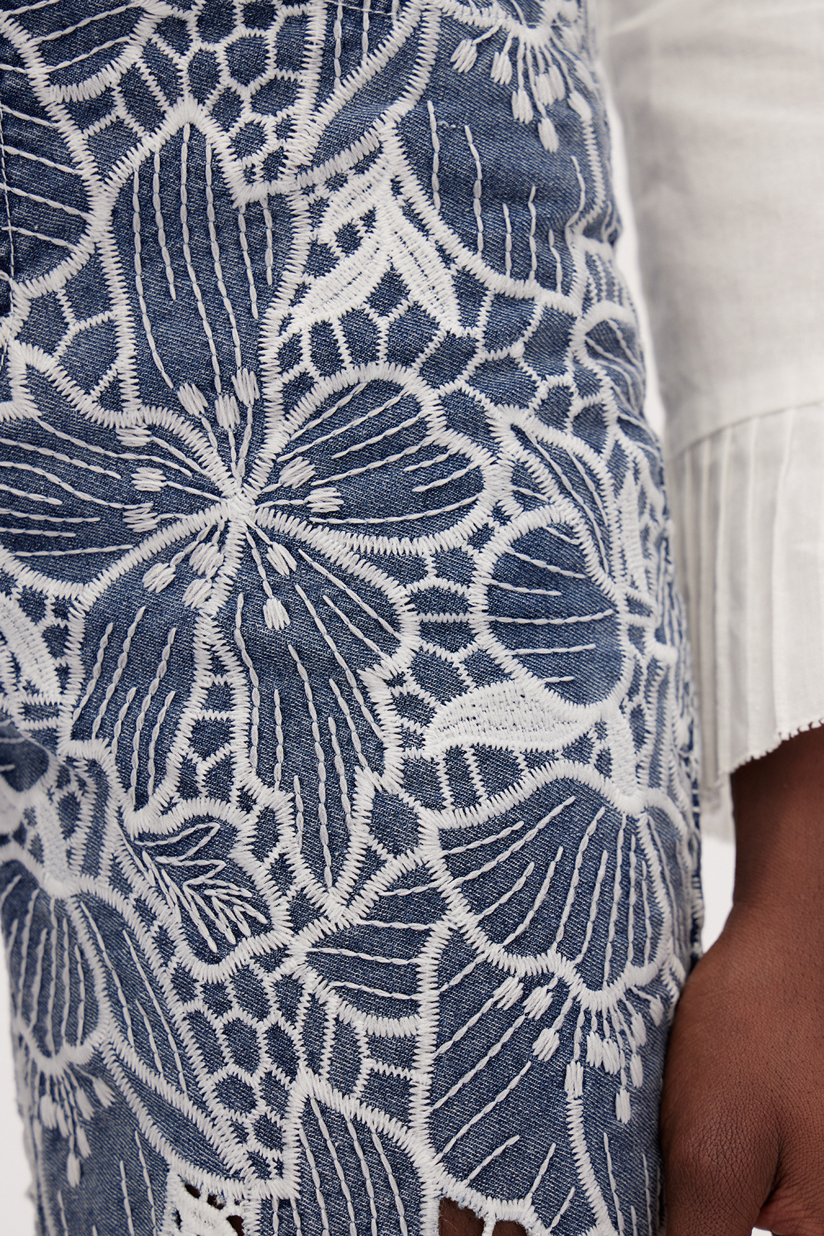 Erjona Flower Cutout Jeans