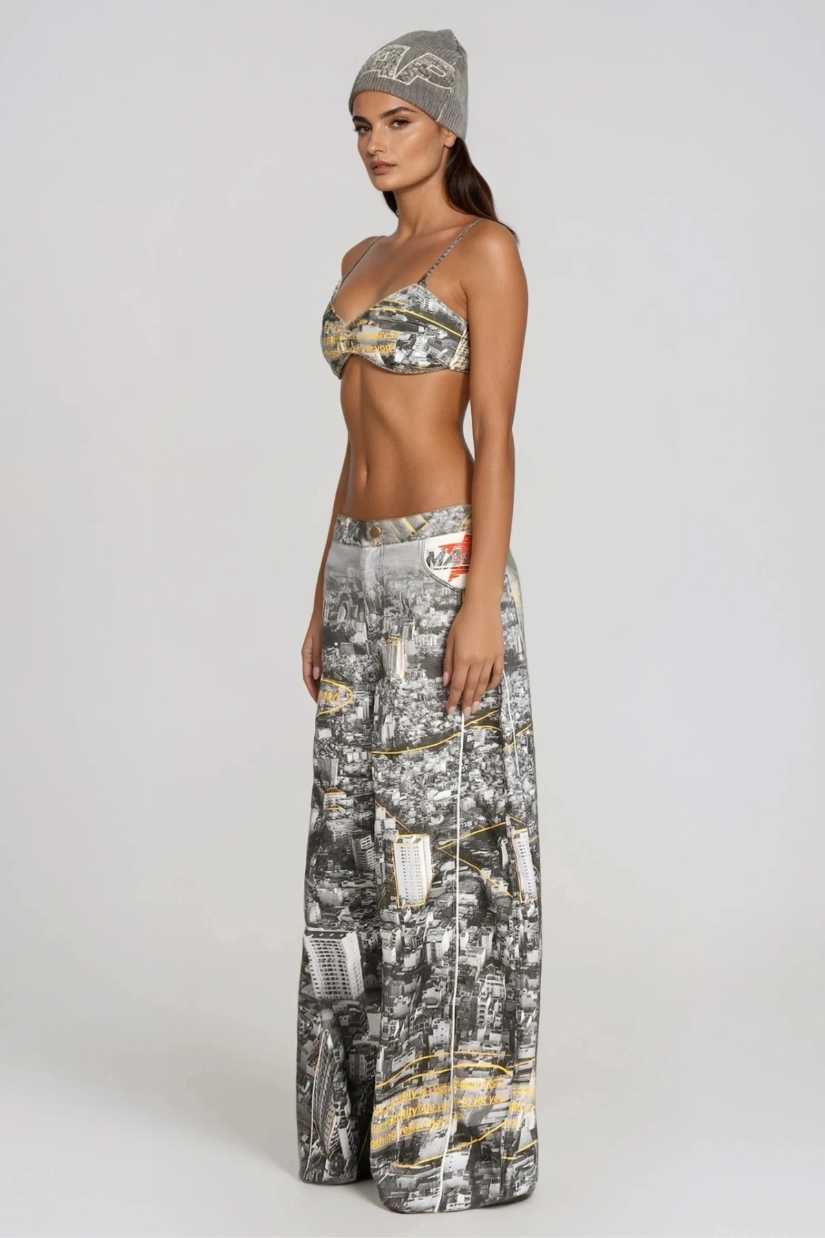 Fikriye Low Rise Print Jeans