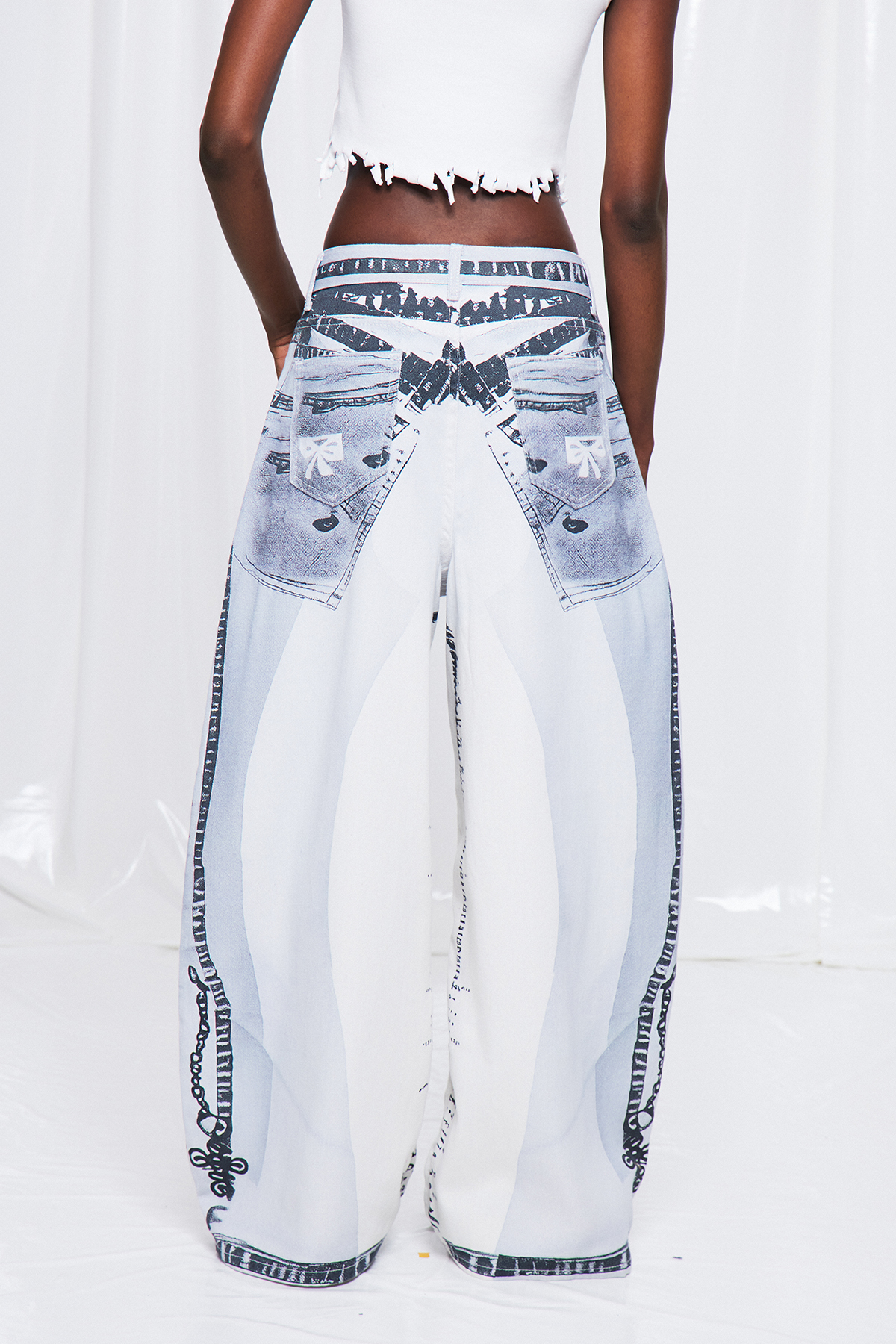 Fredric Bow Print Barrel Jeans