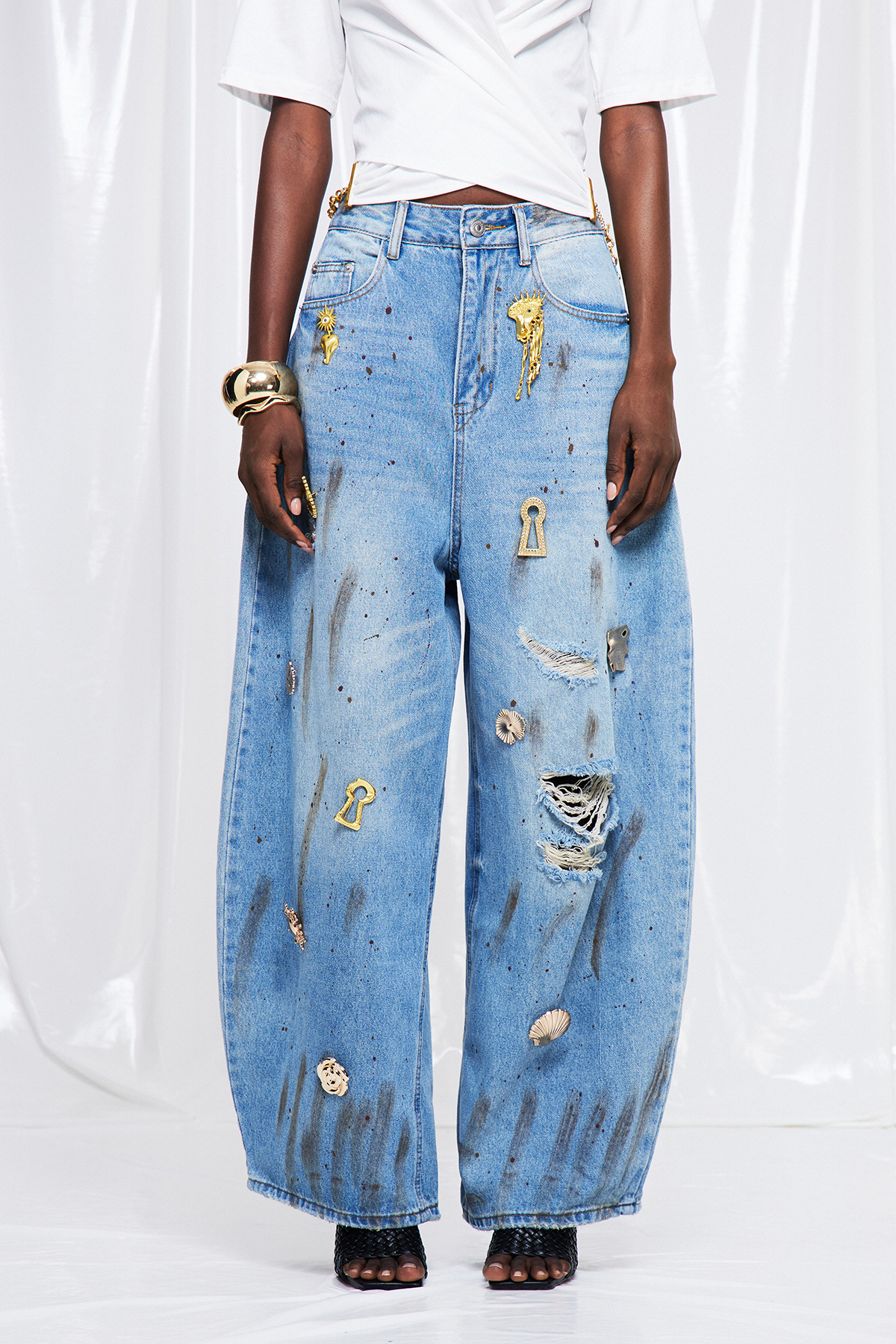 Frigyes Embellished Ripped Baggy Jeans