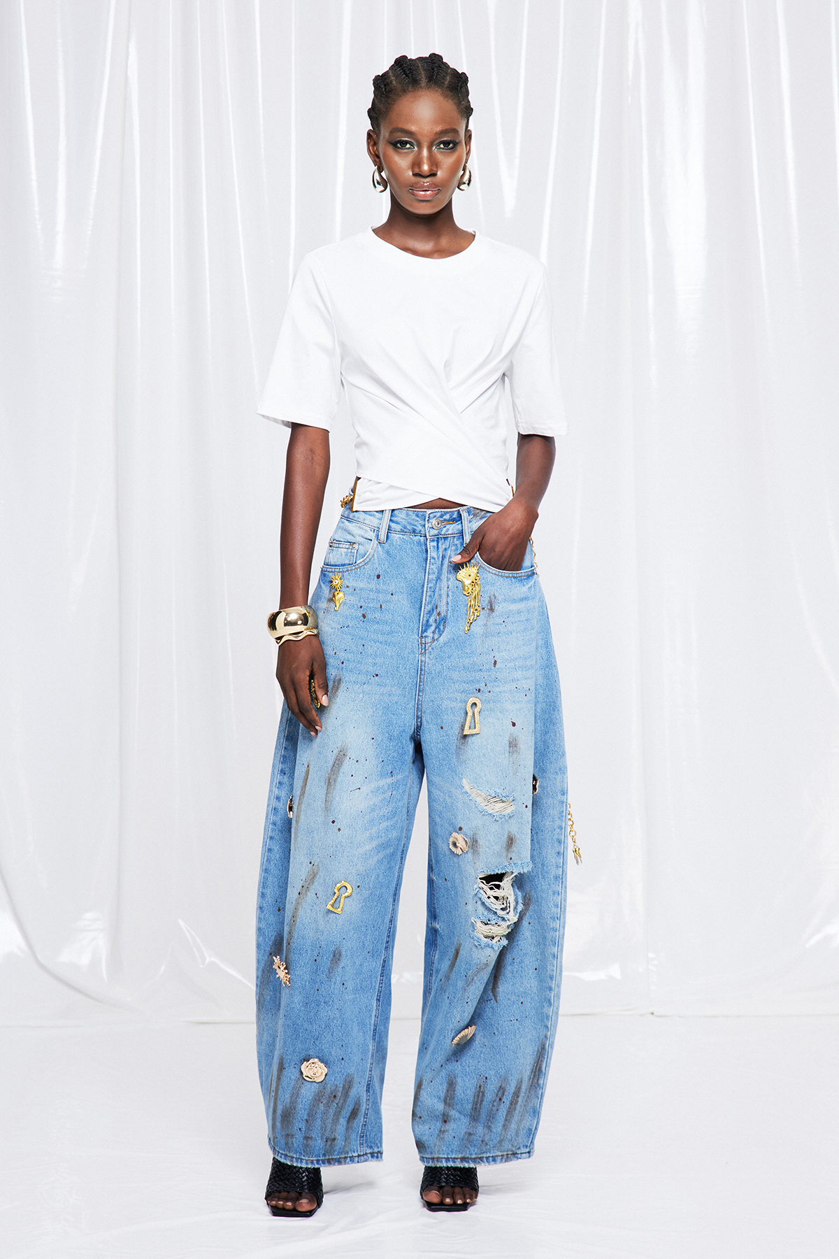 Frigyes Embellished Ripped Baggy Jeans