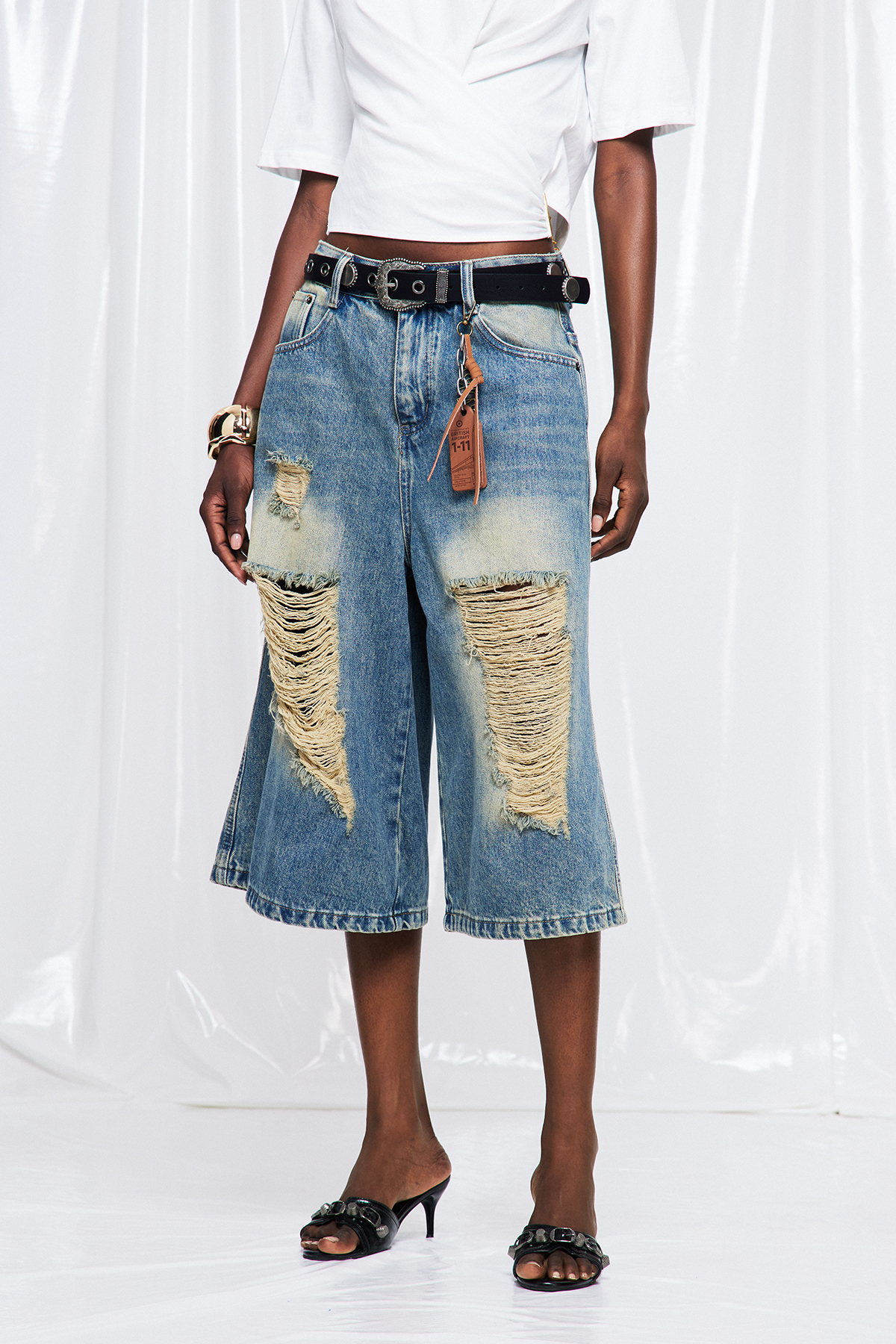 Frijjo Ripped Capri Jeans