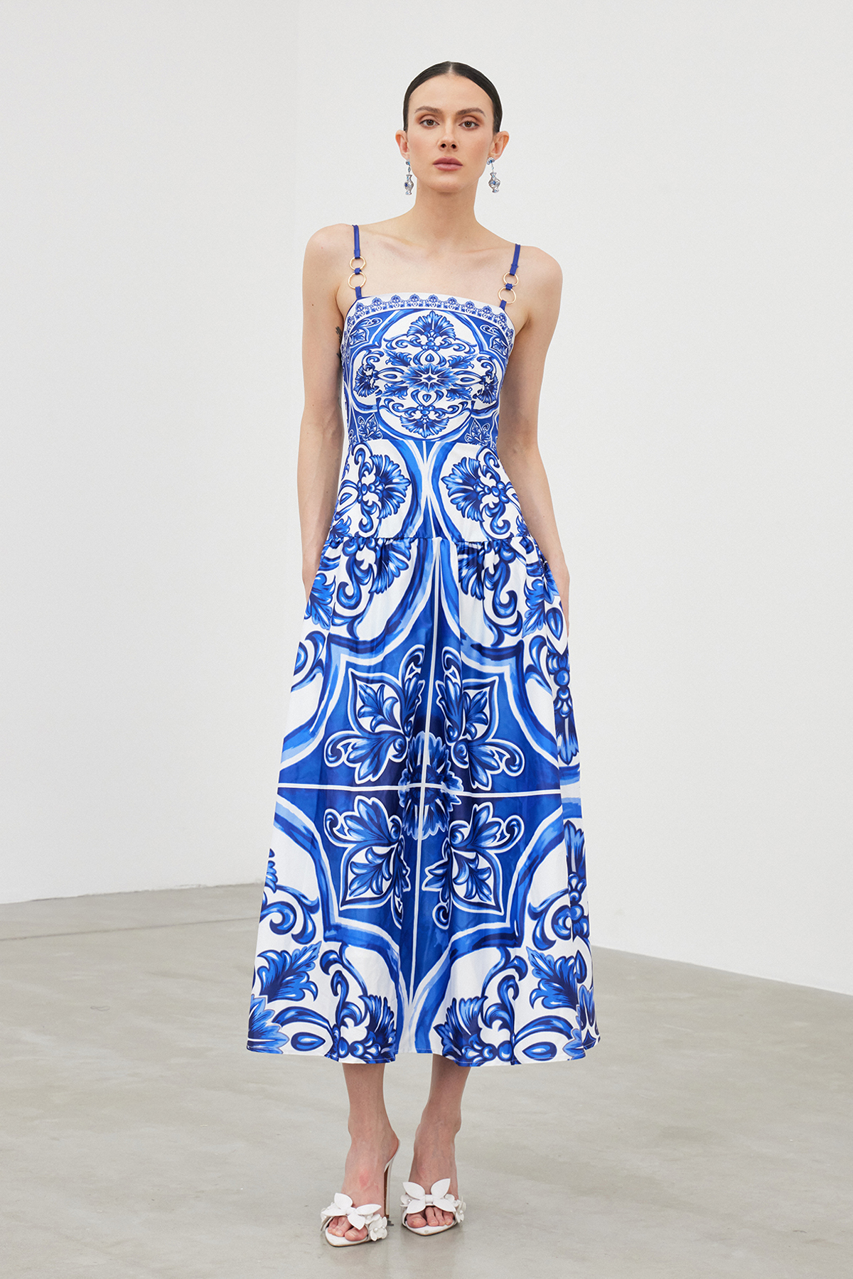 Iarfhlaith Spaghetti Print Maxi Dress