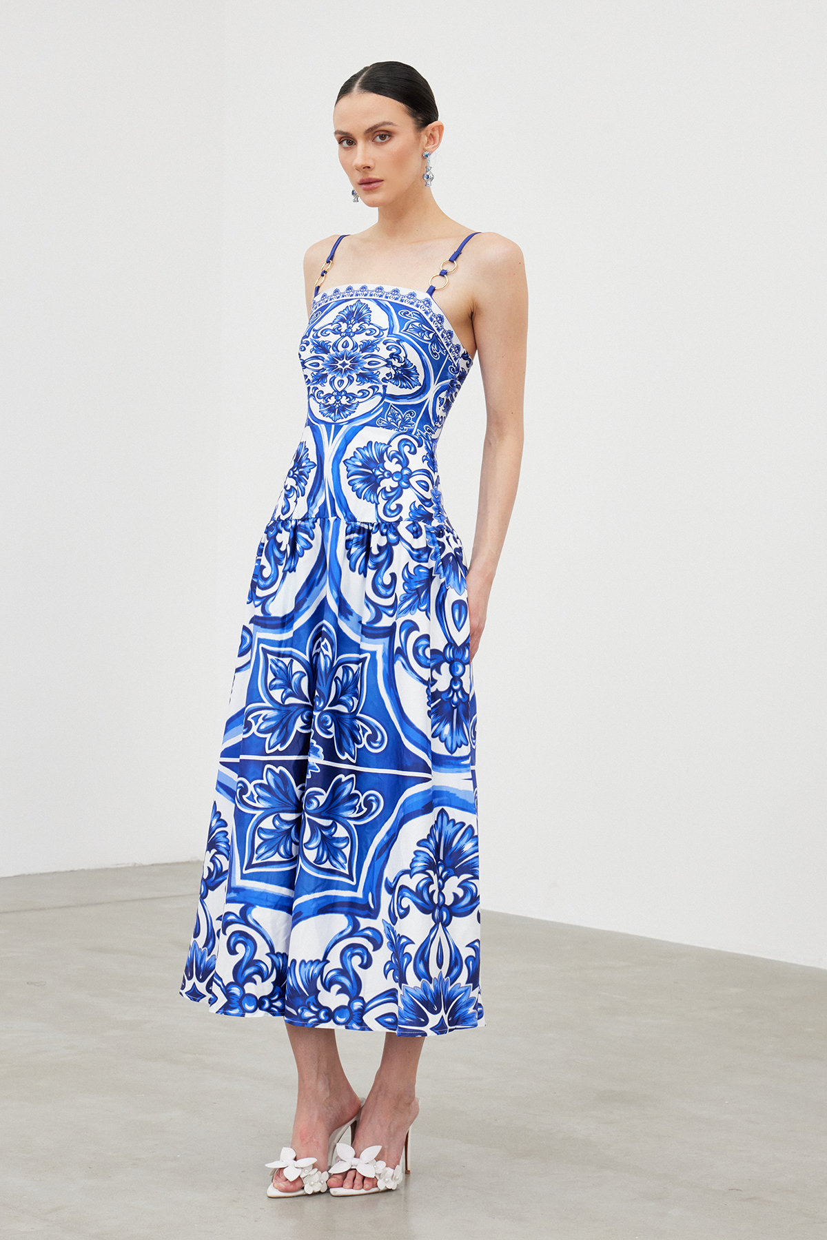 Iarfhlaith Spaghetti Print Maxi Dress