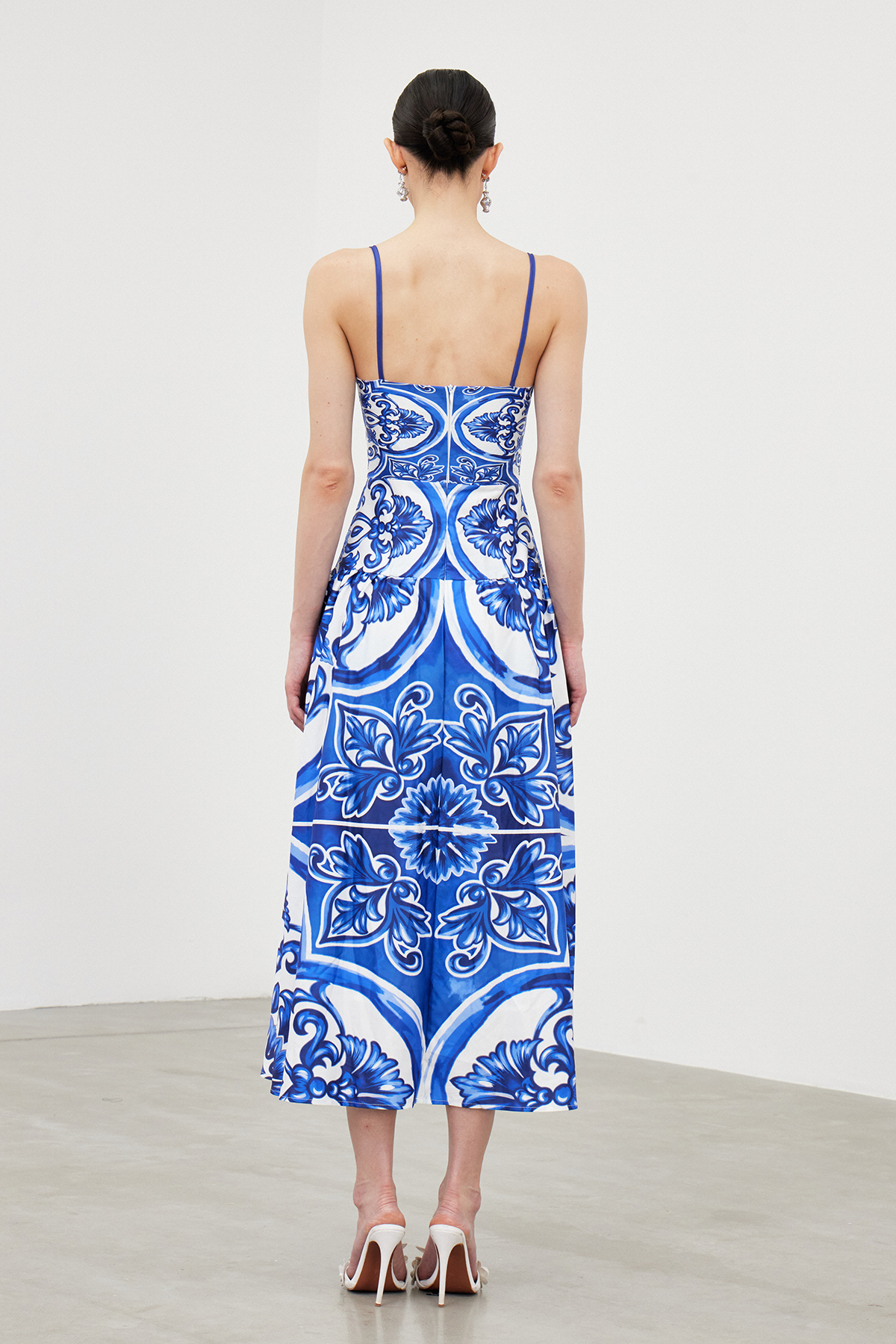 Iarfhlaith Spaghetti Print Maxi Dress