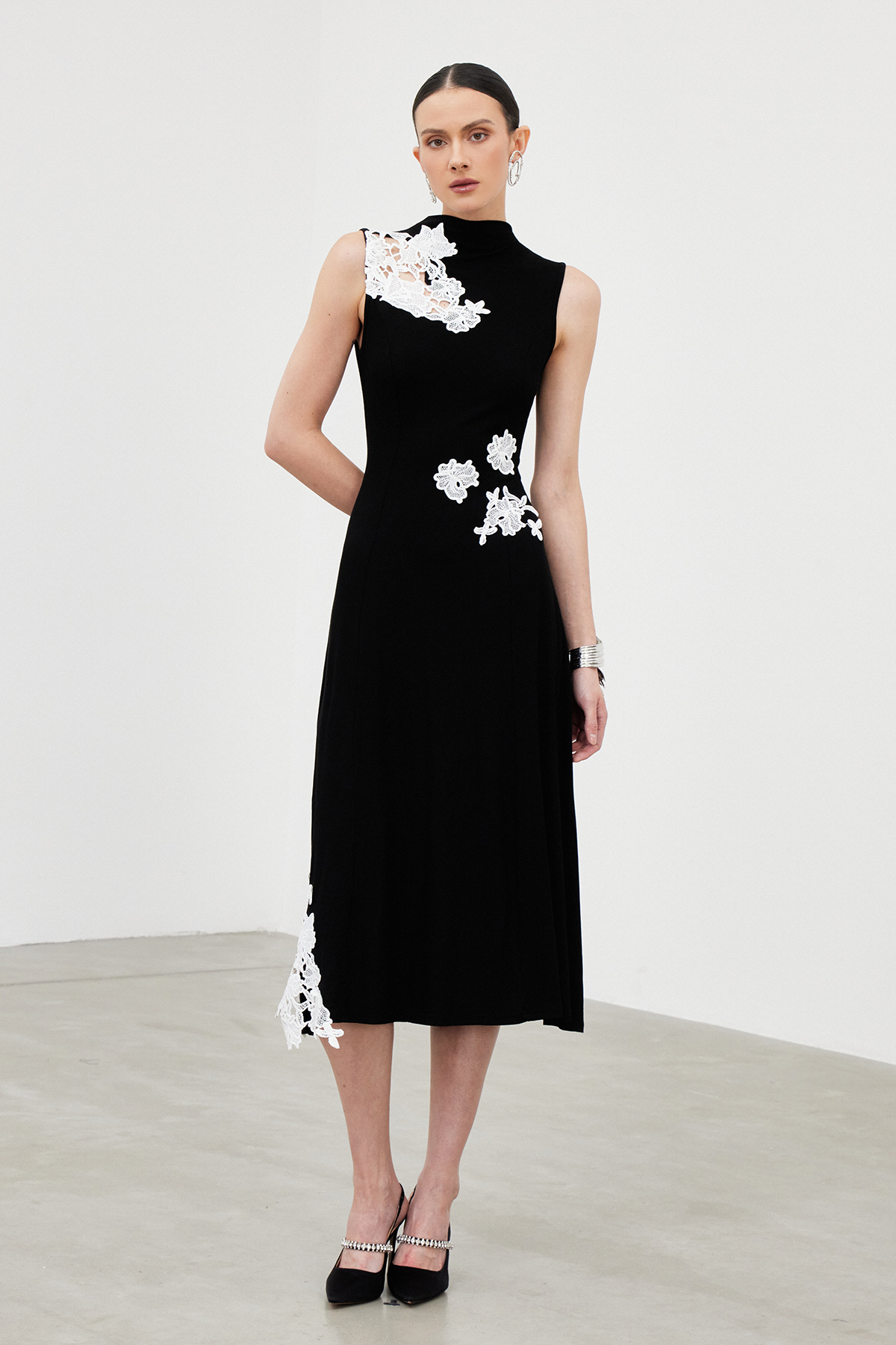 Iciar Sleeveless Asymmetric Lace Midi Dress