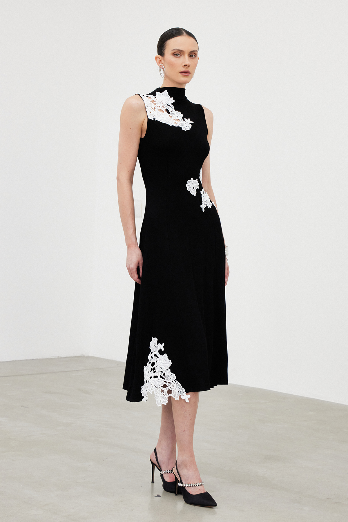 Iciar Sleeveless Asymmetric Lace Midi Dress