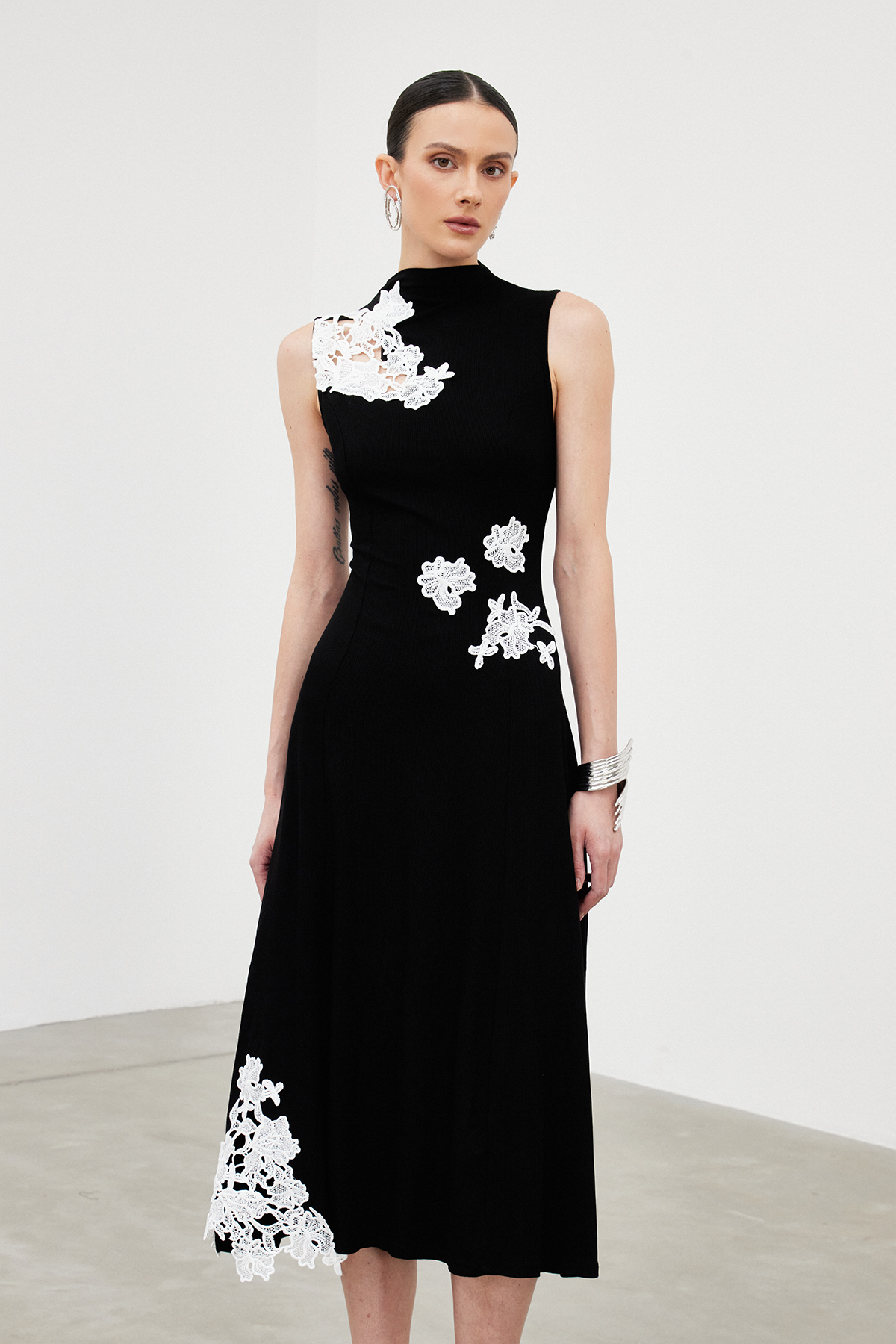 Iciar Sleeveless Asymmetric Lace Midi Dress