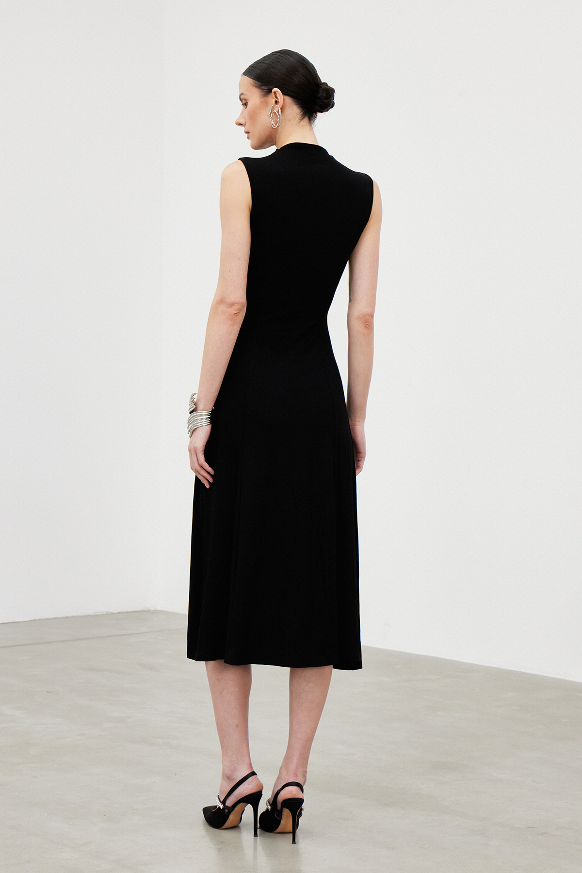 Iciar Sleeveless Asymmetric Lace Midi Dress