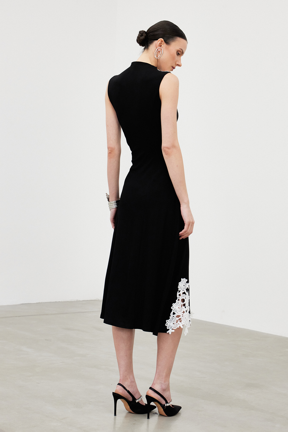 Iciar Sleeveless Asymmetric Lace Midi Dress