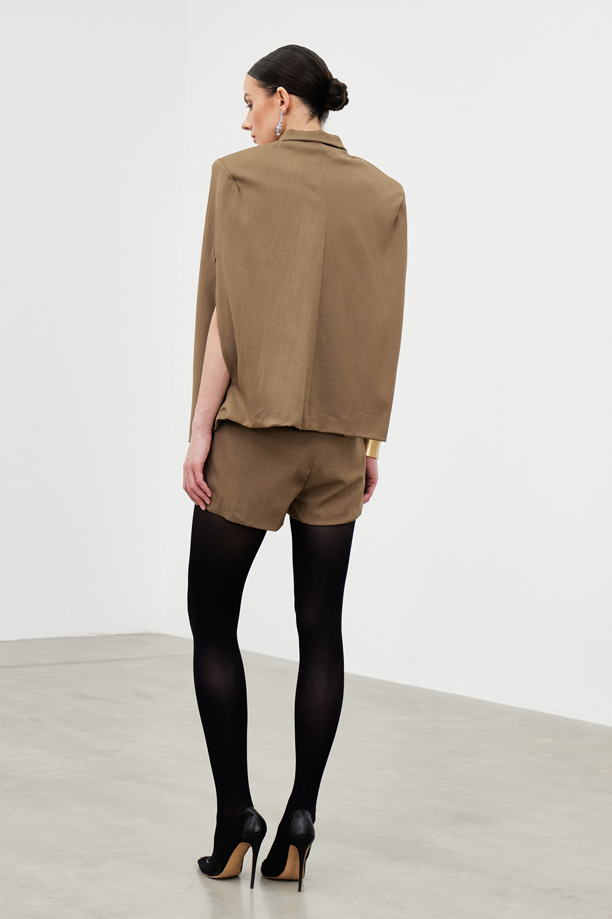 Idril Cape Sleeve Shorts Set