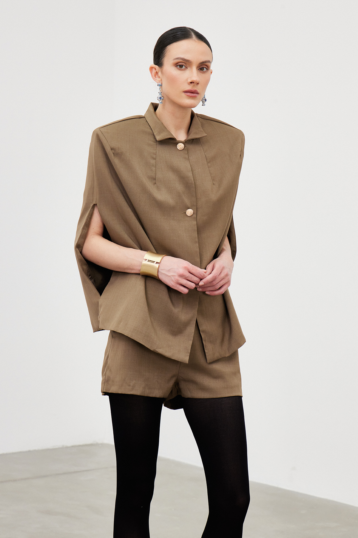 Idril Cape Sleeve Shorts Set