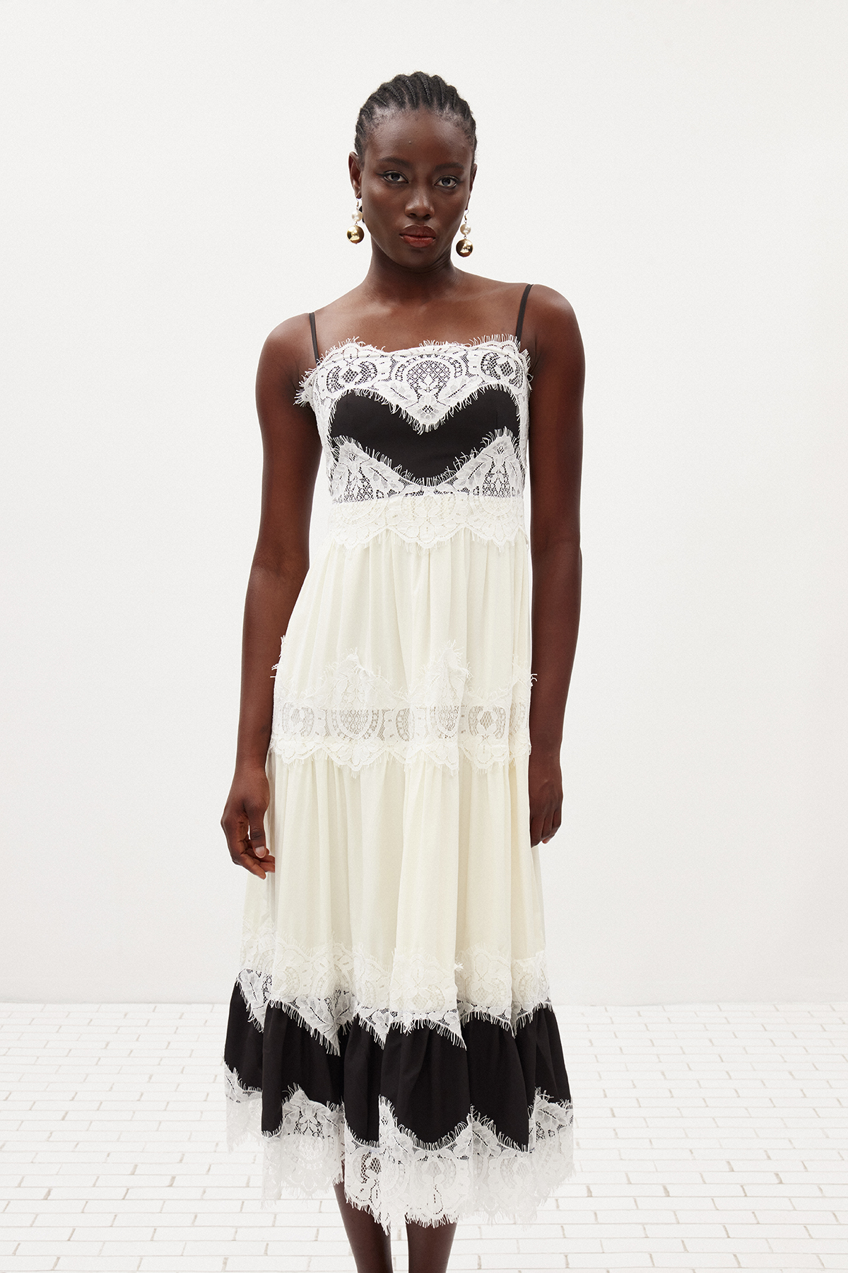 Ildo Spaghetti Colorblock Lace Maxi Dress