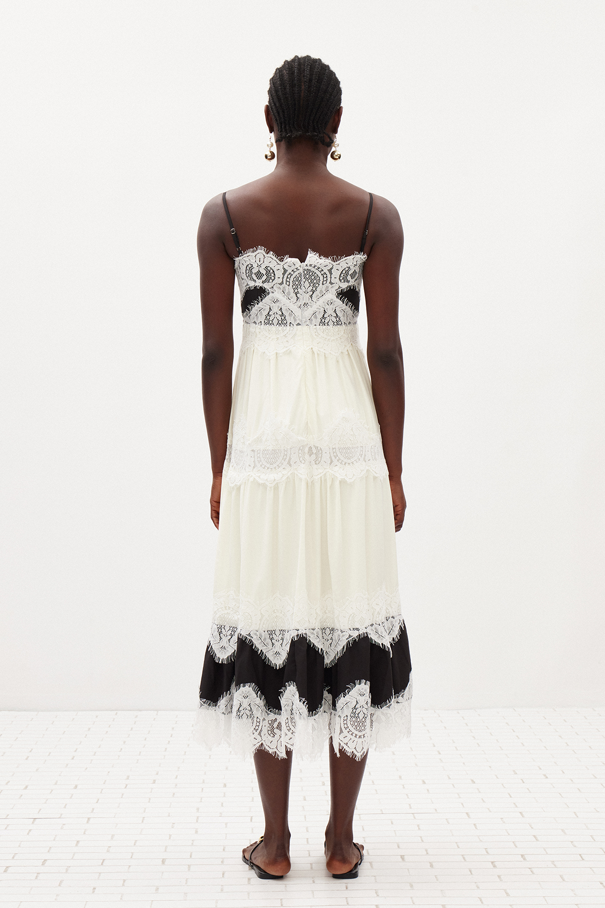 Ildo Spaghetti Colorblock Lace Maxi Dress