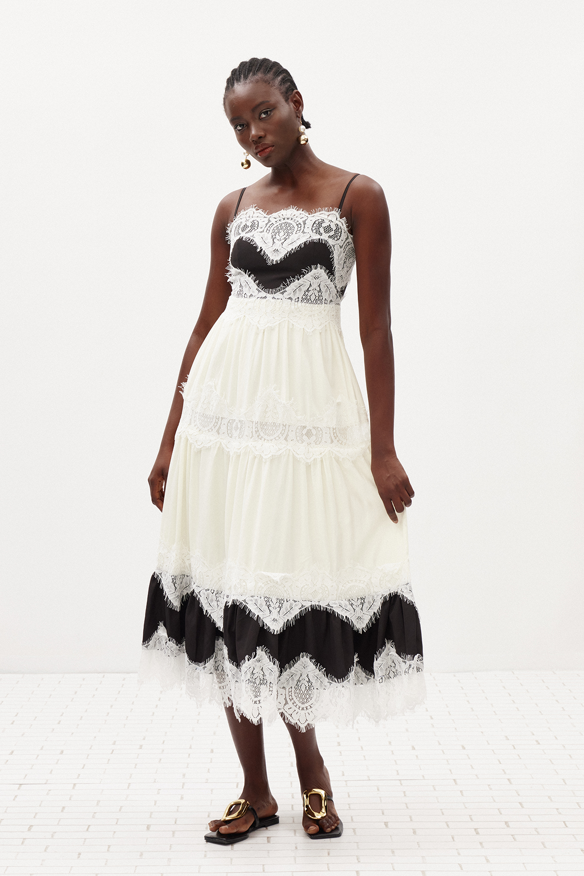 Ildo Spaghetti Colorblock Lace Maxi Dress