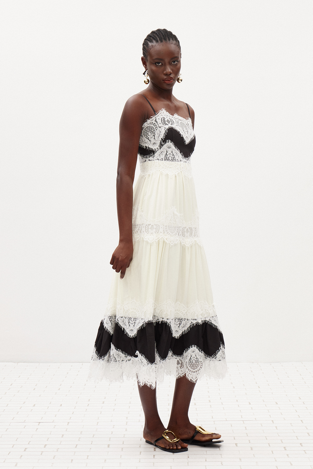 Ildo Spaghetti Colorblock Lace Maxi Dress