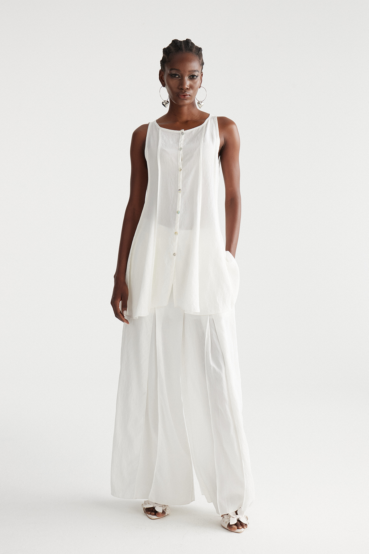 Iluminada Sleeveless Mesh Pants Set In White