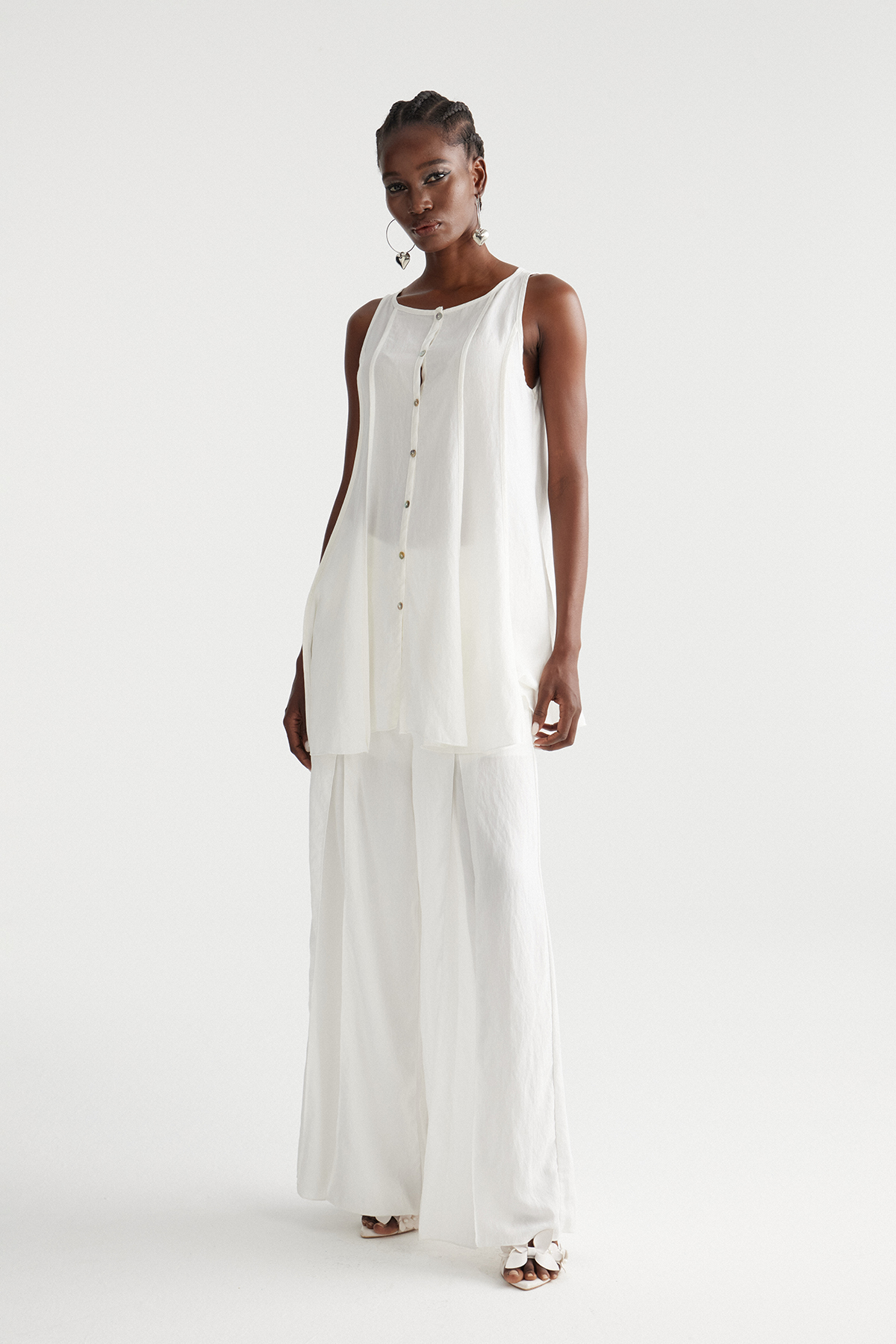 Iluminada Sleeveless Mesh Pants Set In White