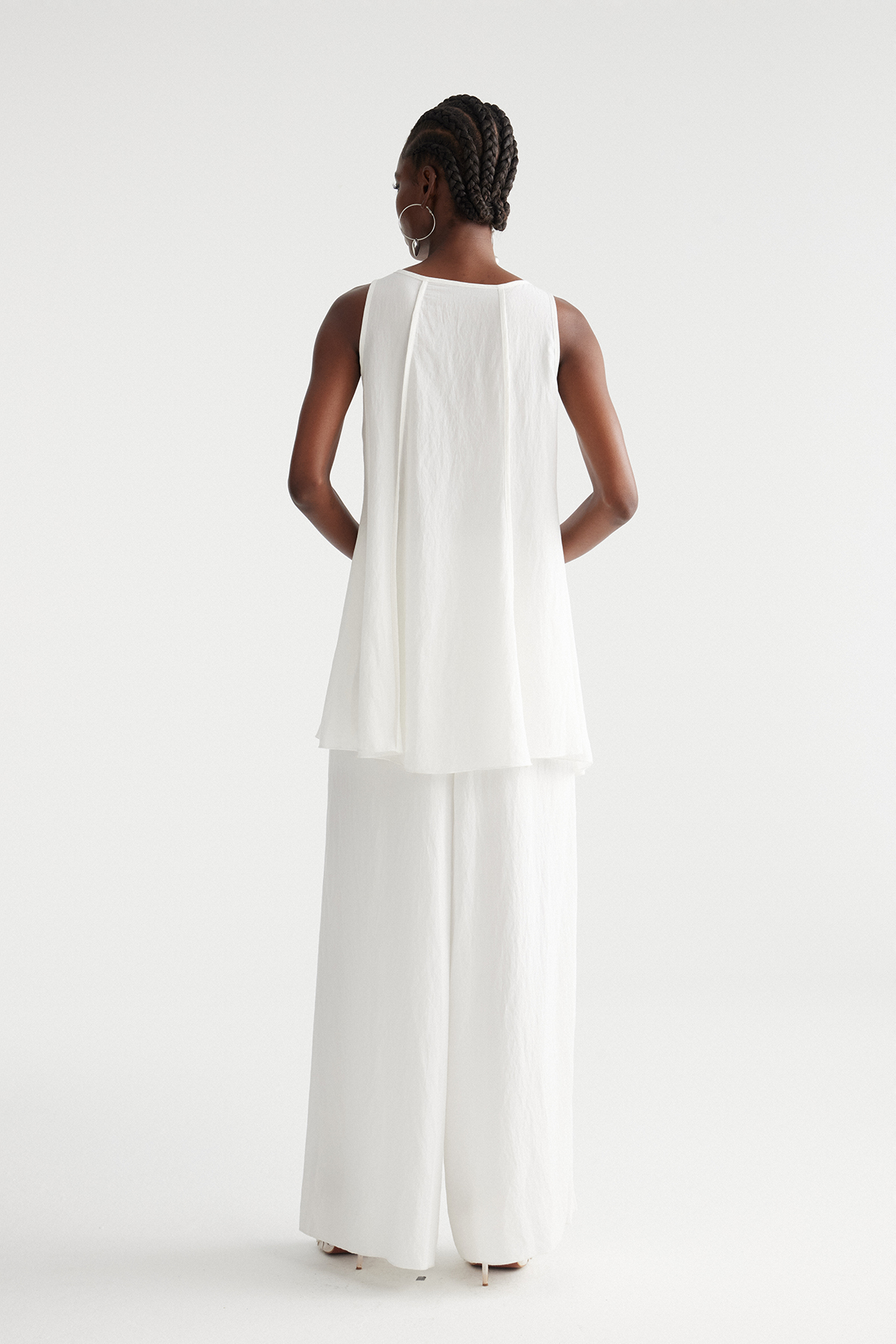 Iluminada Sleeveless Mesh Pants Set In White