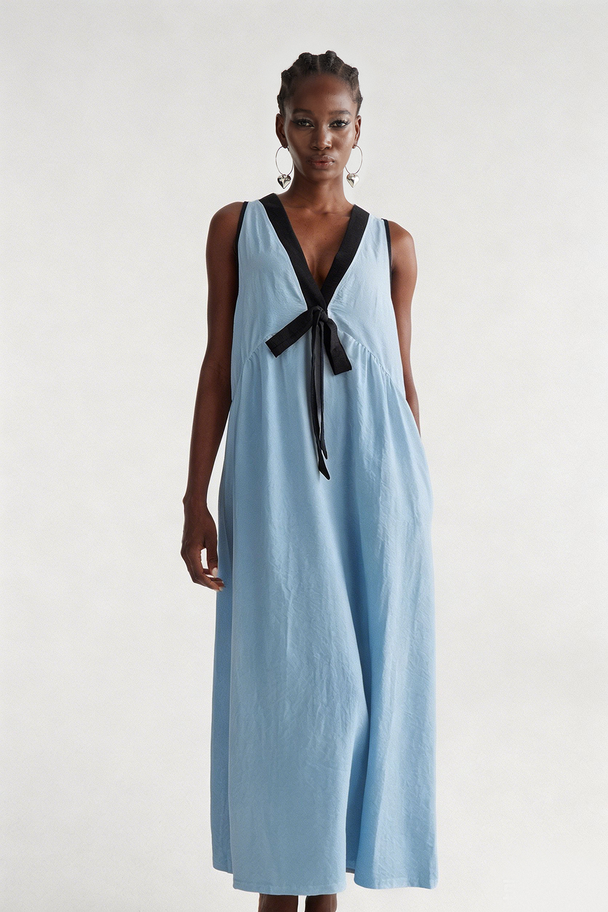Ilyan Sleeveless Bow Maxi Dress In Blue