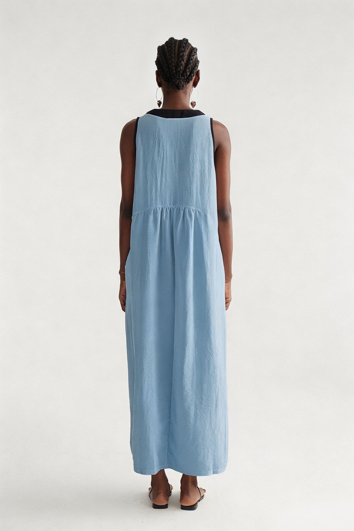 Ilyan Sleeveless Bow Maxi Dress In Blue