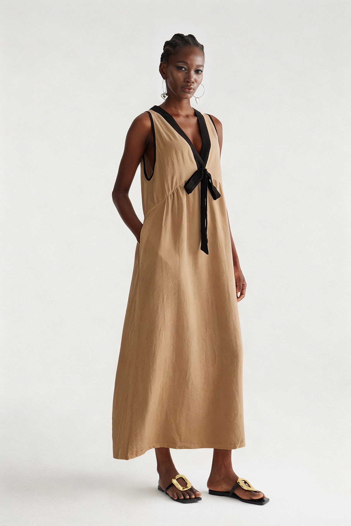 Ilyan Sleeveless Bow Maxi Dress In Khaki