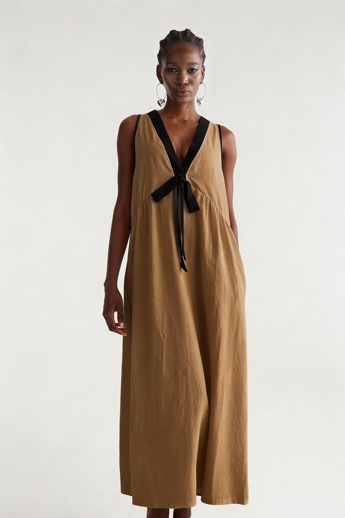 Ilyan Sleeveless Bow Maxi Dress In Khaki