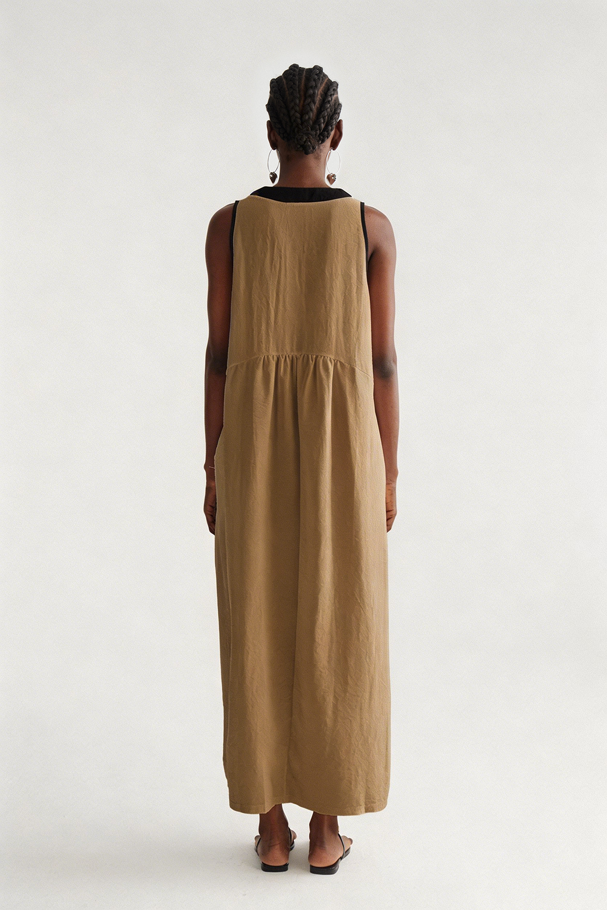 Ilyan Sleeveless Bow Maxi Dress In Khaki