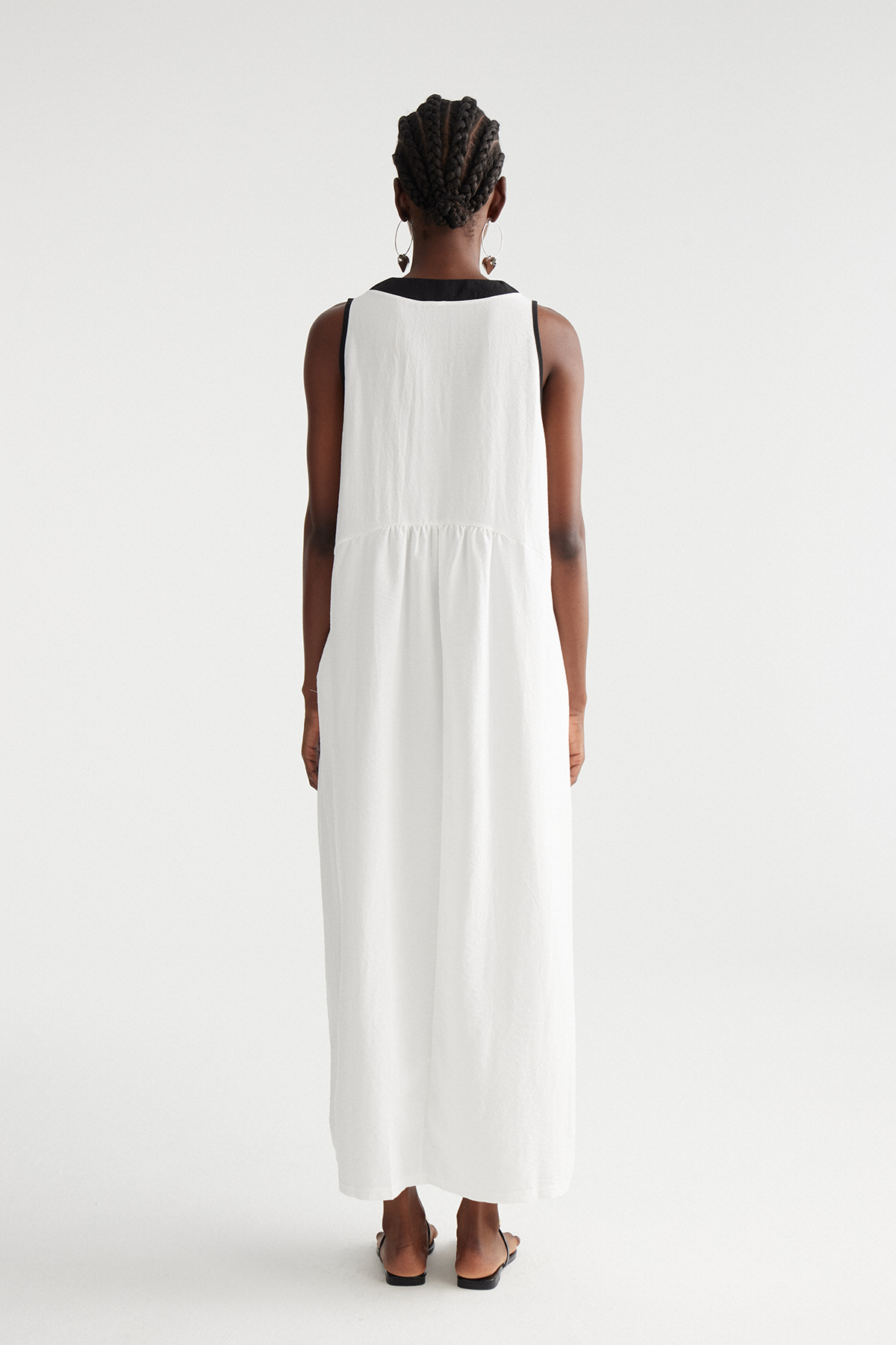 Ilyan Sleeveless Bow Maxi Dress In White