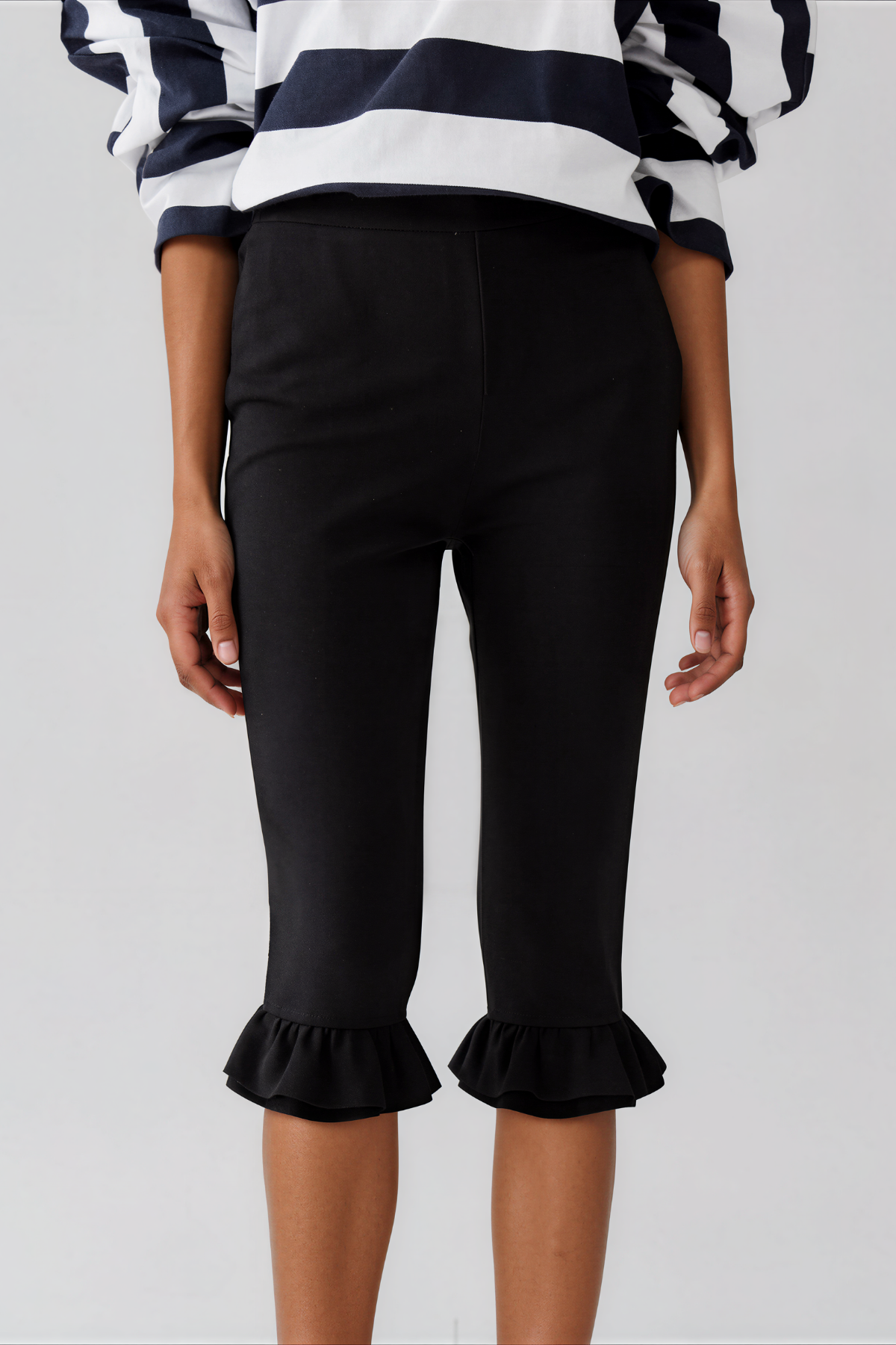 Ioab Backless Ruffle Pants Set